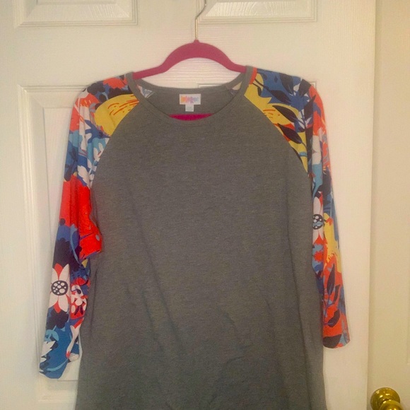 LulaRoe Randy Top Gray Floral Sleeves Sz 2X - Picture 1 of 4